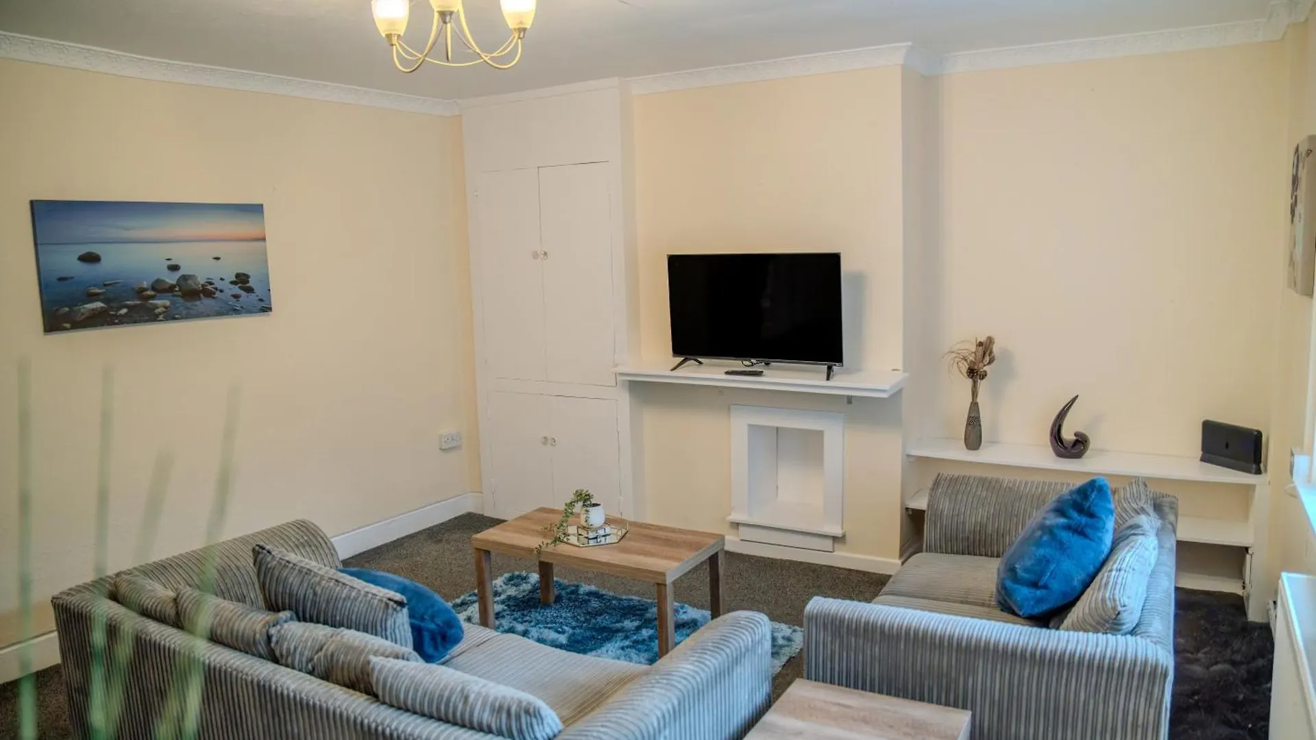 Spacious 4-Bedroom Home With Free Parking - Ideal For Those Working In 斯旺西 英国