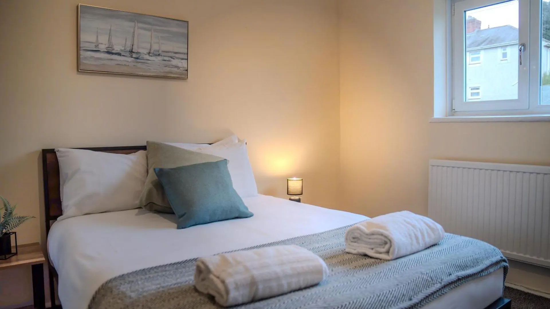 度假居 Spacious 4-Bedroom Home With Free Parking - Ideal For Those Working In 斯旺西