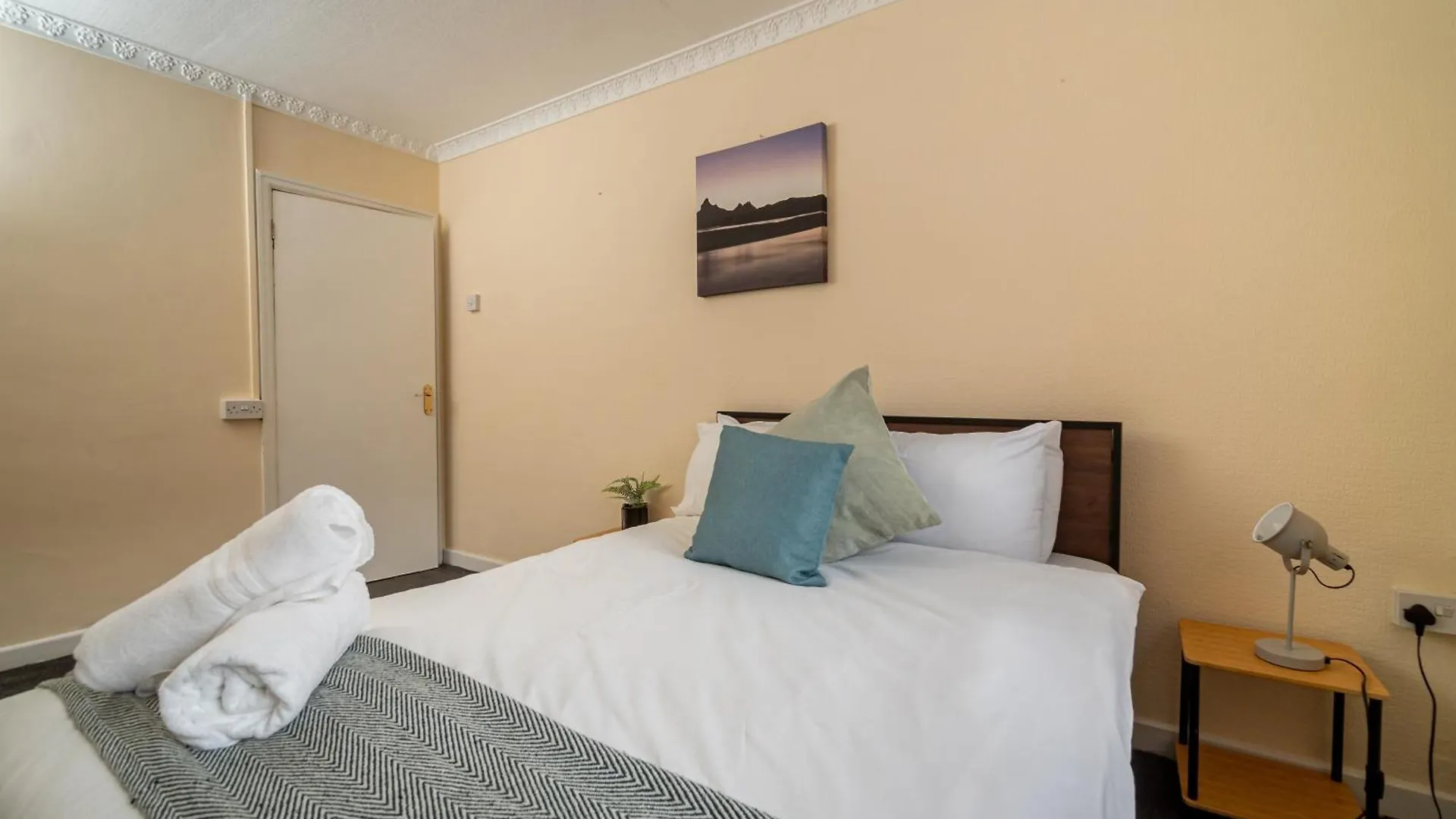 度假居 Spacious 4-Bedroom Home With Free Parking - Ideal For Those Working In 斯旺西 英国