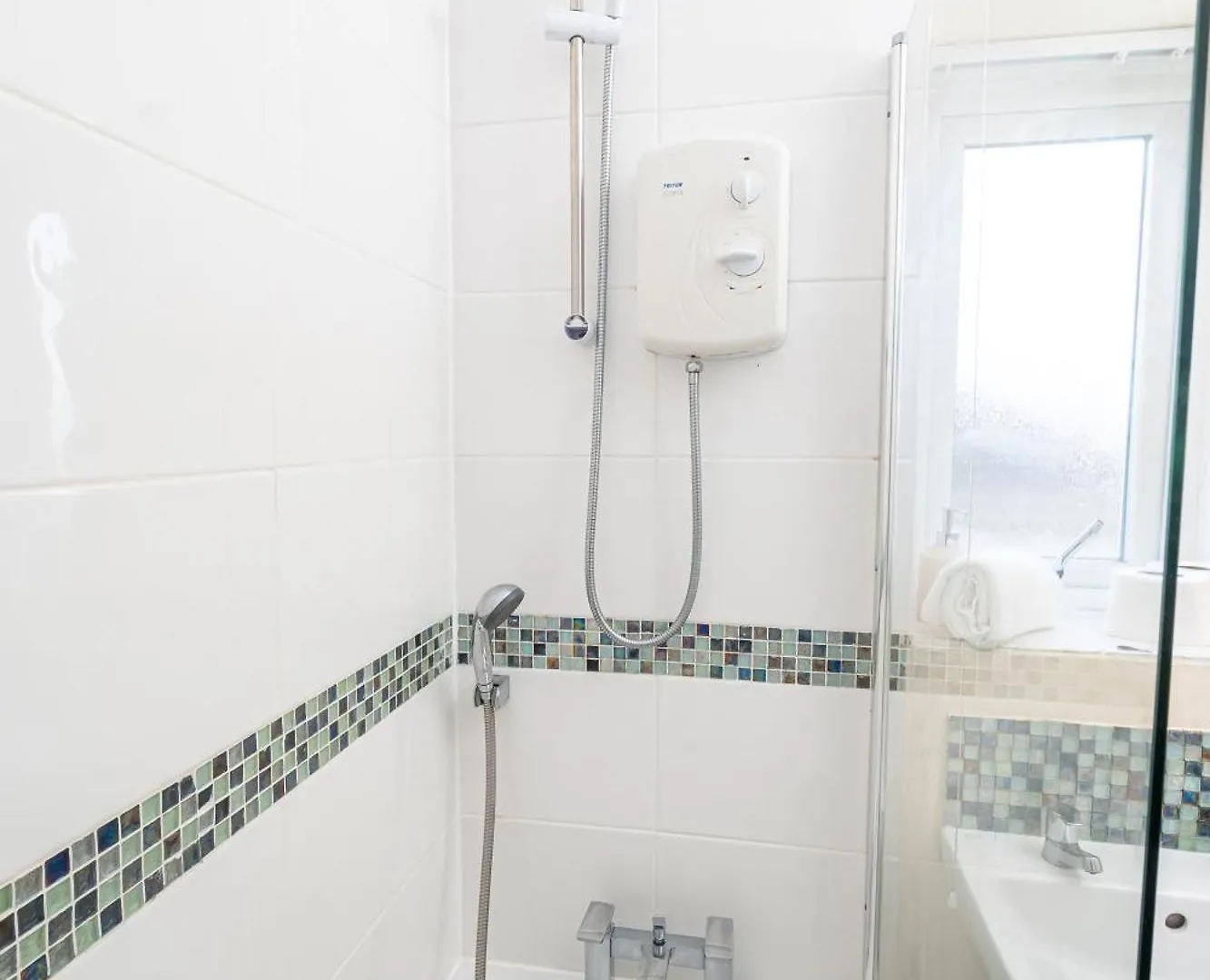 Spacious 4-Bedroom Home With Free Parking - Ideal For Those Working In 斯旺西 英国