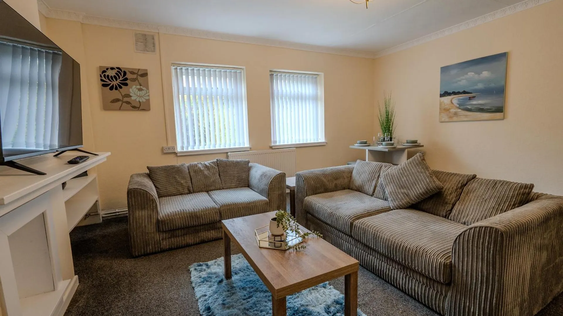 Spacious 4-Bedroom Home With Free Parking - Ideal For Those Working In Swansea