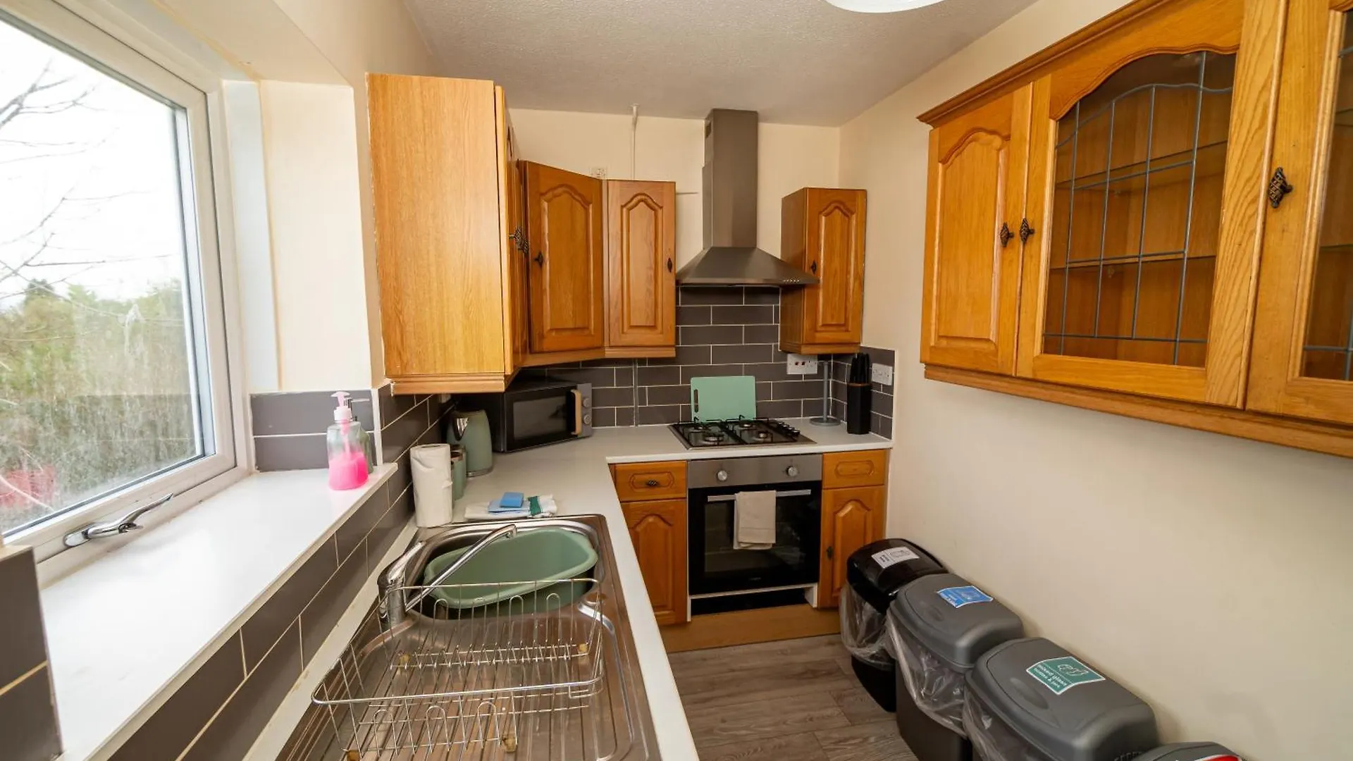 Spacious 4-Bedroom Home With Free Parking - Ideal For Those Working In Swansea United Kingdom