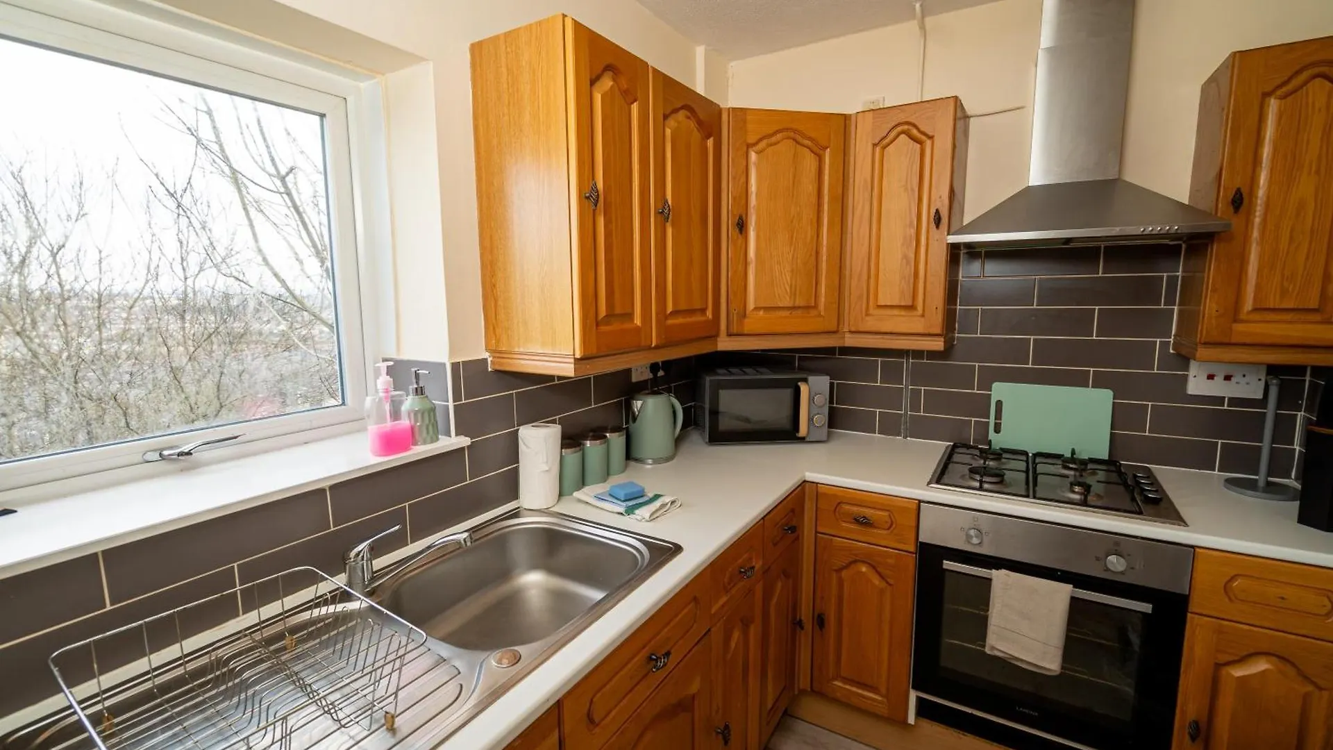 Spacious 4-Bedroom Home With Free Parking - Ideal For Those Working In Swansea United Kingdom